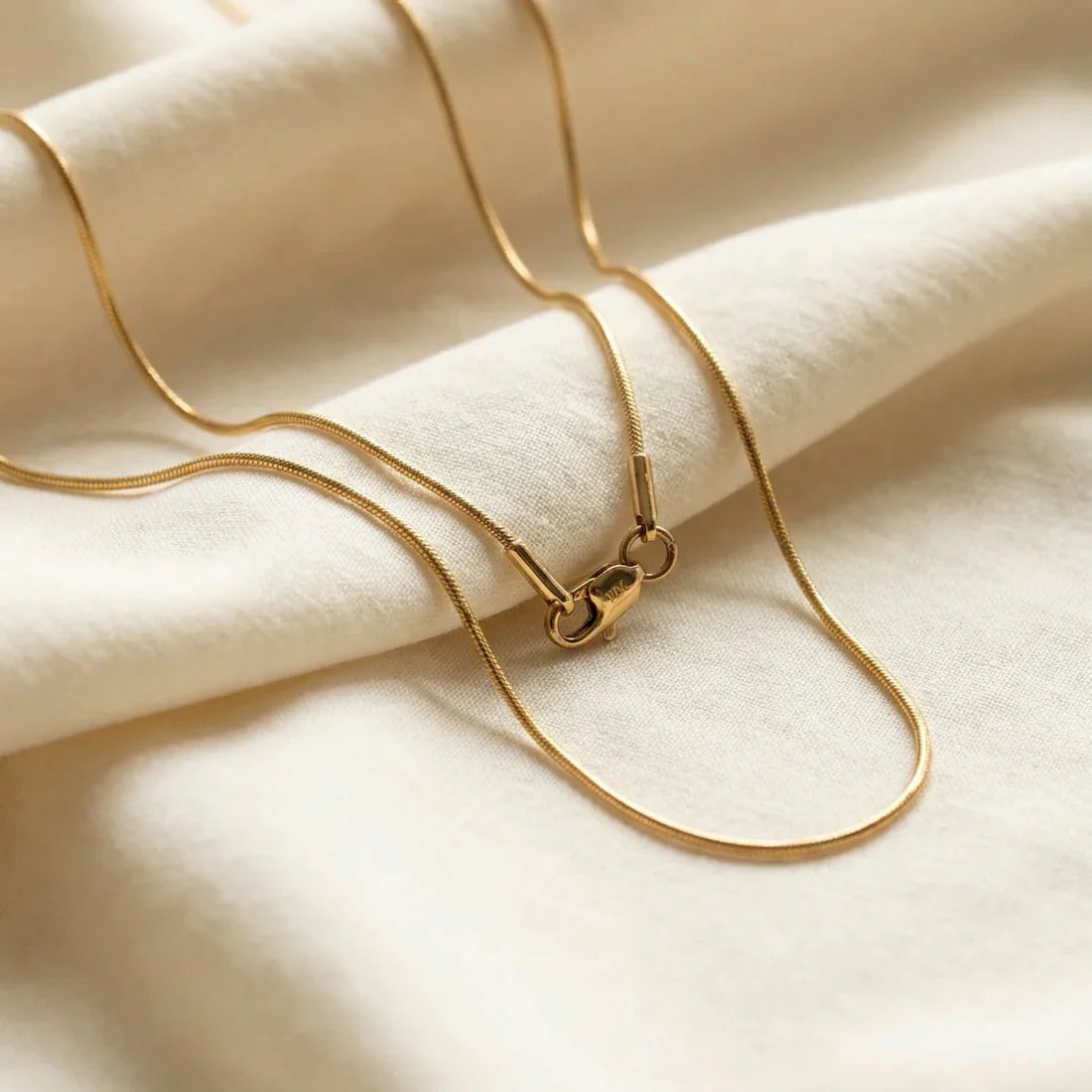 Cadena Hilo Mujer Oro Laminado 18k con caja de lujo