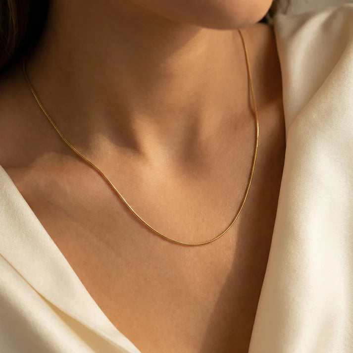 Cadena Hilo Mujer Oro Laminado 18k con caja de lujo